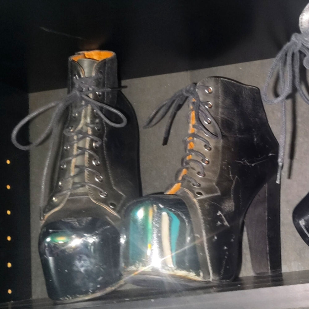 Jeffrey Campbell